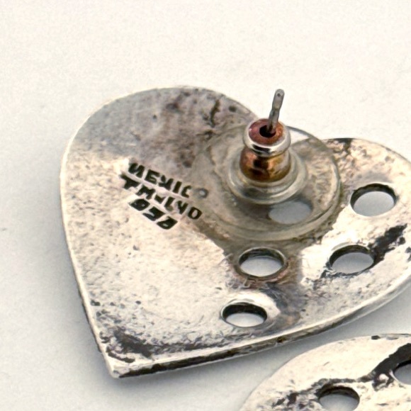 Vintage TAXCO Mexico 925 Sterling Silver heart shaped post earrings - Picture 10 of 10